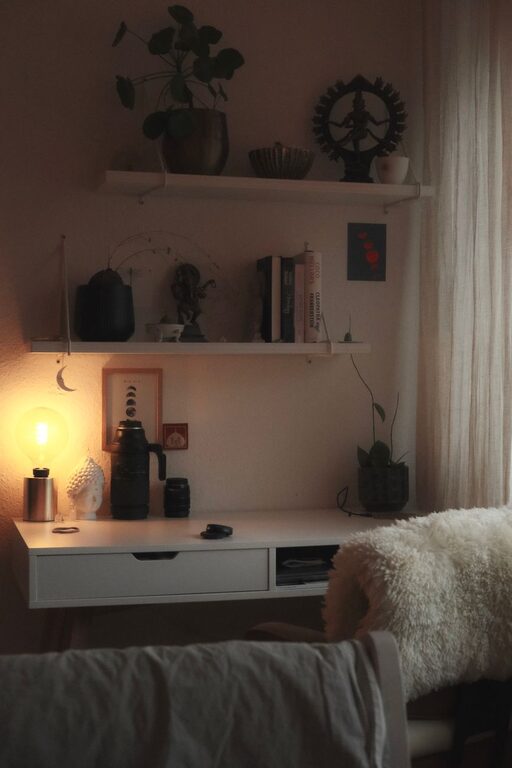 Create a Cozy and Inviting Home Office: Tips for Comfort and Productivity